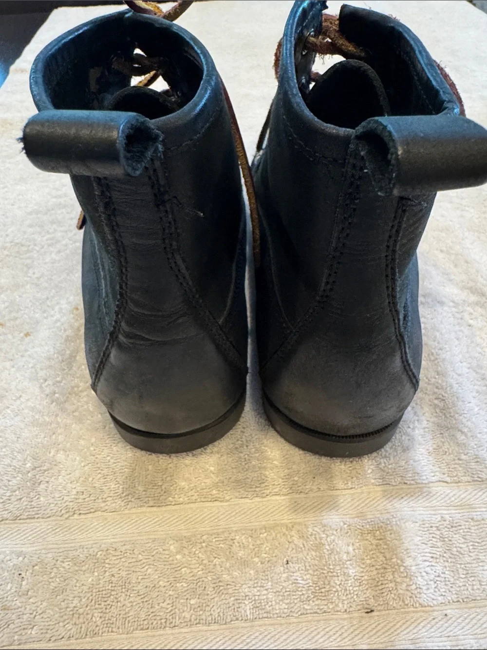 Eastland Black Leather Chukka Moc-Toe Boots with Brown Laces